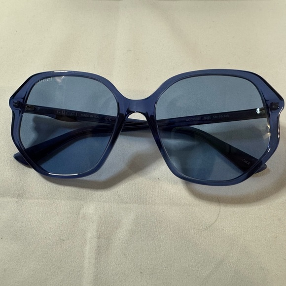 Gucci Sunglasses - Picture 14 of 16
